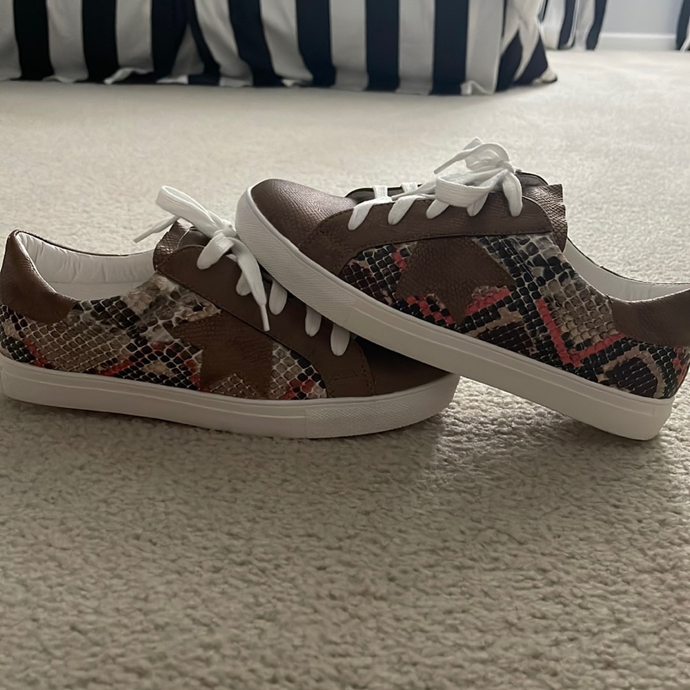 Mata size 8.5 star/snakeskin shoe- golden goose look alike! Never worn!